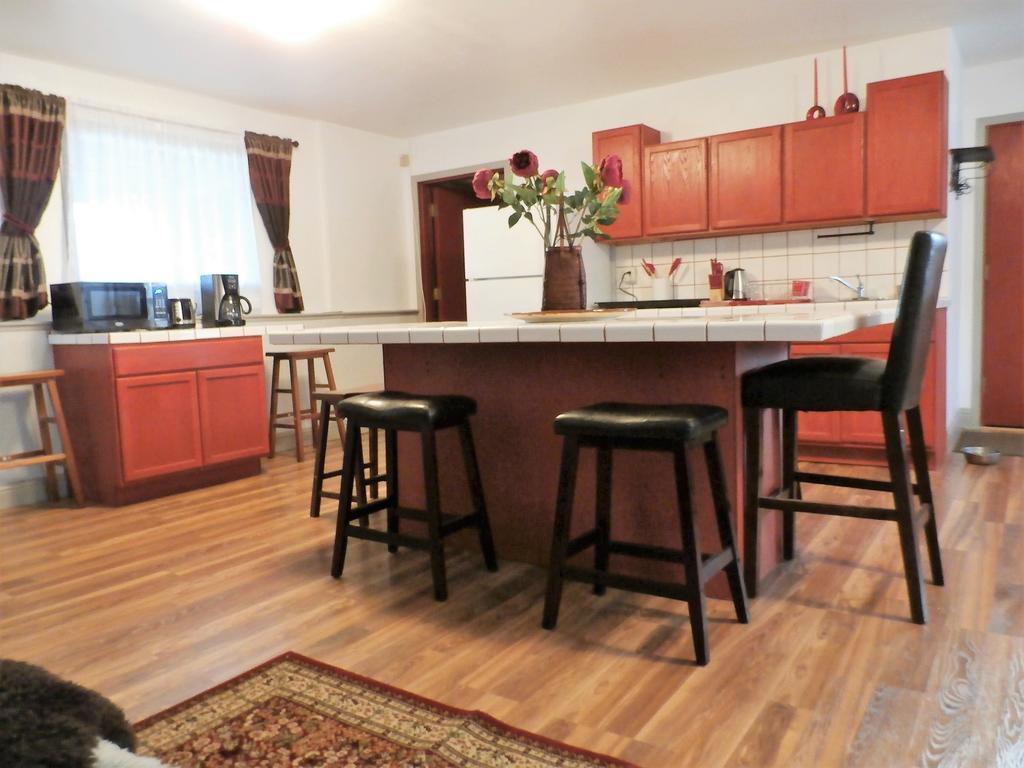 New Charming 2 Bedrooms Unit Close To Everything Оукхърст Екстериор снимка