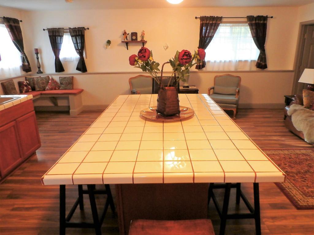 New Charming 2 Bedrooms Unit Close To Everything Оукхърст Екстериор снимка